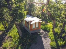 Casa Calvé tiny house en el bosque Vista a la montaña temporada Chapelco, hotel em San Martín de los Andes