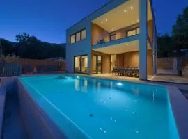 Villa Viverum with heated salt water pool