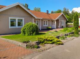 Amazing Apartment In Färjestaden, hotel in Färjestaden