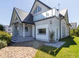 Stylowe Apartamenty na Wybrzeżu Niedaleko Plaży w Chłapowie by Noclegi Renters