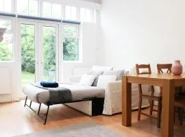 Large Garden Apartment on Golders Green High Road