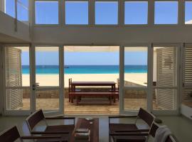 Villa d'architecte sur la plage 4 chambres, hotel ve Vila do Maio