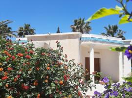 Villa &agrave; Chott-Meriem, Sousse, 400 m de la plage, caba&ntilde;a o casa de campo en Susa