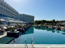 Cali Resort & Spa by Louis Hotels, хотел в Пафос