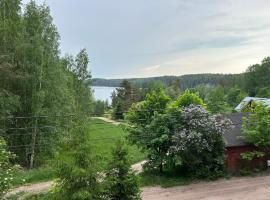 Trekker's Haven: Noux National Park Retreat, hotel con estacionamiento en Espoo