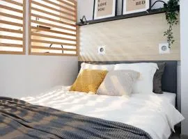 Modern & Cozy Studio with Balcony