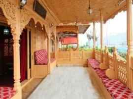 The Heritage Group Of Houseboats, hotell i Srinagar