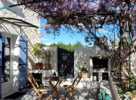 Location appartement dans mas provençal, hotel din Monteux