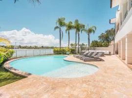Seaside Bliss with pool and spectacular view