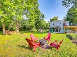 Quiet Country Studio Between Saugatuck and Holland!, spa hotel in Holland