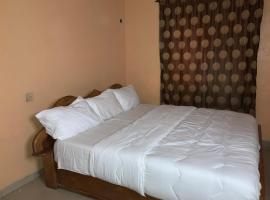 ROB EMMICs HOTEL, hotel v destinaci Lagos