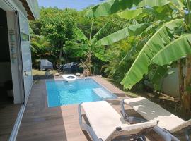 Soley Bungalows Carambole 2 pers Adult only, cottage sa Sainte-Anne