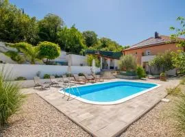 Lovely Home In Donji Prolozac