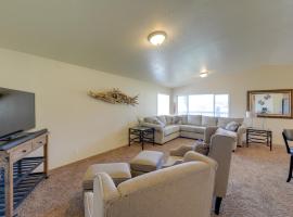 Smith River Home with Boat Launch and Ocean Views, hotel en Smith River