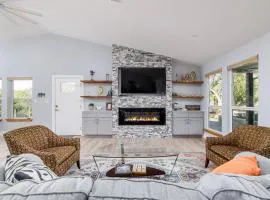 Casa Mariposa Newly Renovated Firepit*Fireplace*Great Deck*Pets Welcome!