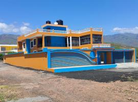 Residencial Oliveira, hotel in Porto Novo