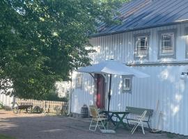 Gårdsflygel i Järsberg, hotel v destinaci Kristinehamn