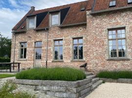Huis Potaerde, vakantiewoning op boerderij - luxe landhuis nabij Brussel, hotel a Merchtem