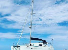 Private Catamarán With Crew - DON C - Lagoon 40 feet - All Inclusive、Isla Wichitupo Grandeの船上ホテル
