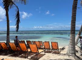 Oneiro Suites with Sea View, hotel in Mahahual