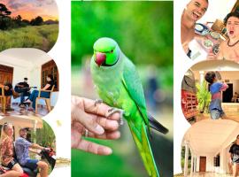 Grand Refuge Bird view Lake jogging Foods Bikes Tuk tuk & free city tour guidence, hotel v destinaci Anuradhápura
