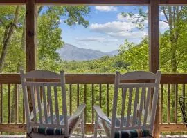 Southern Oak at Chalet Village - 5 Minutes from Gatlinburg and National Park