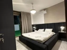 Stylish Luxe Apartment F-R 0003