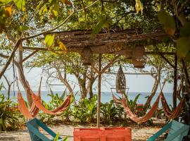 El Hamaquero Hostal EcoNativo, sewaan penginapan tepi pantai di Isla Grande