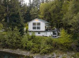 Riverside Retreat on Skagit River, cottage in Concrete