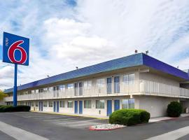 Motel 6-Holbrook, AZ, хотел в Холбрук