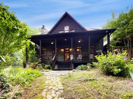 Smokey Mountain Getaway, hotel in Almond