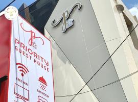 Priority Guest House Samarinda, hotel v destinaci Samarinda