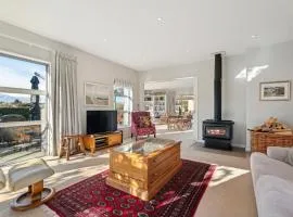 Tranquil on Ribbonwood - Wanaka Holiday Home
