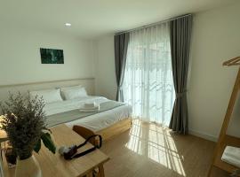 4 BR 250 m from BTS near DMK, hotel in Ban Chuat Plai Mai