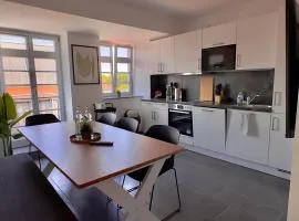 AuraLoft - 3 Zimmer, 2 Bäder, 2 Parkplätze, Balkon & Aufzug