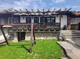 Къща за гости -Абаджиевата къща, acomoda&ccedil;&atilde;o com cozinha em Kotel