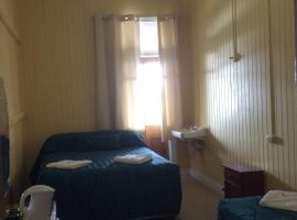 O'Maras Hotel, отель в городе Станторп