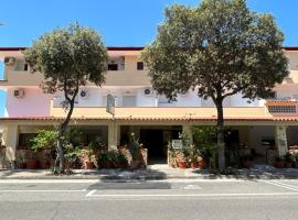 Hotel Quasar, hotel di Cala Liberotto