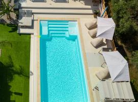 Modular Bungalows With Heated Pool Artemis Greece、アルテミダのホテル