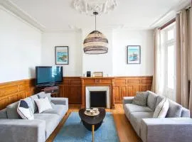 -BOSCO- Elegant T3 avec balcon et vue sur le port