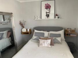Room in house with breakfast incuded, homestay in Llantwit Major