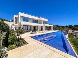 Luxury villa with Infinity pool