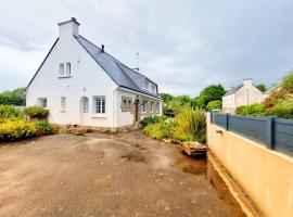 Beautiful family house in Meucon, hôtel à Meucon