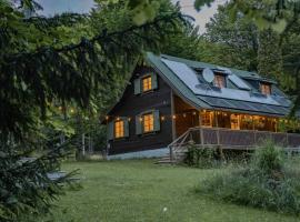 Karak Chalet, отель в городе Izvoare