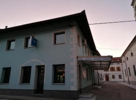 Modrina Guest room, hotel v destinaci Kobarid