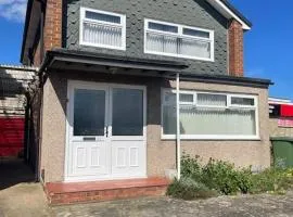 LeeVal Detached House parking