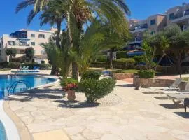 Kings Palace - spacious 2-bed with sea views and large patio