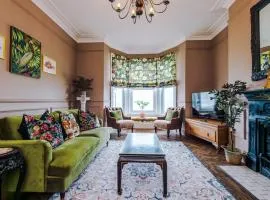 Russell Court by Orenda-Luxe