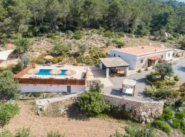 Casa Can Lluc con piscina, jardín y vista al campo