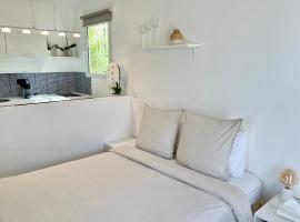 Cosy Studio with Garden and Free Parking - La Turbie, hotel in La Turbie